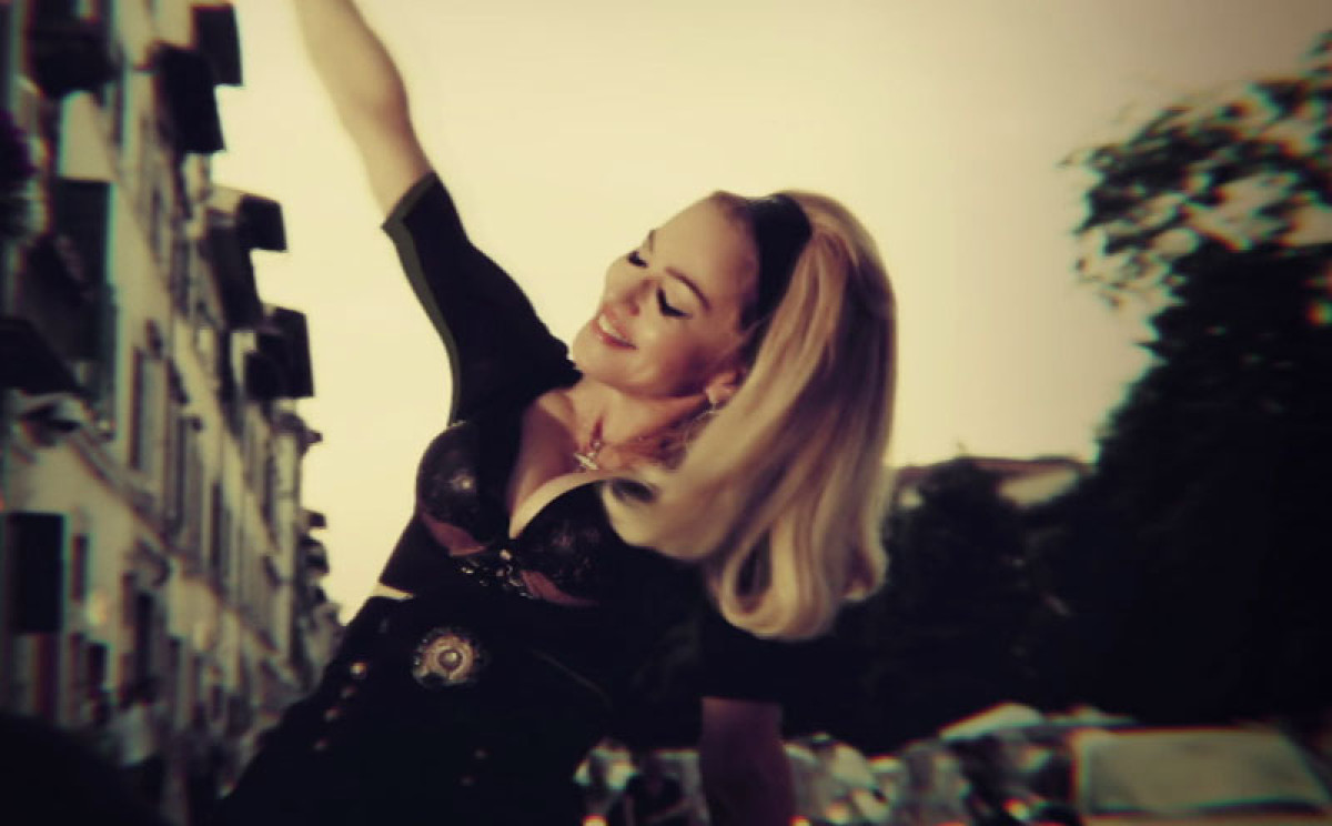 Madonna Videostill Turn up the radio 5