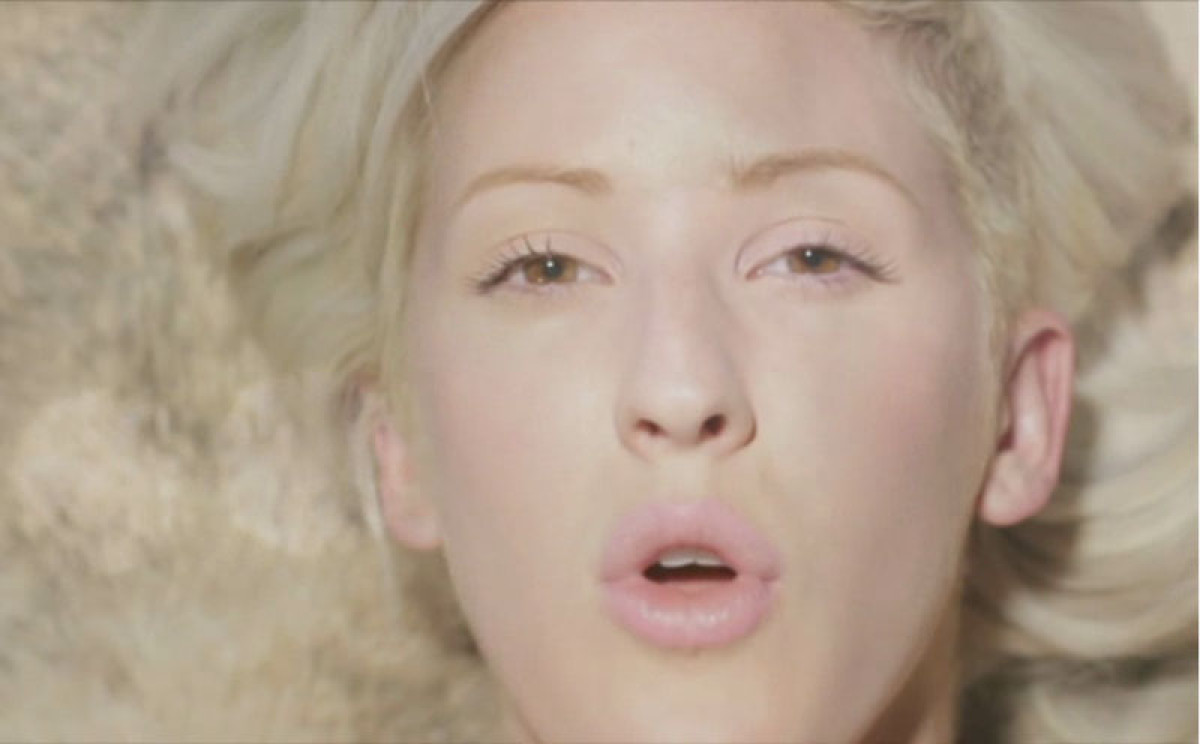 Ellie Goulding Videostill Hanging On 5