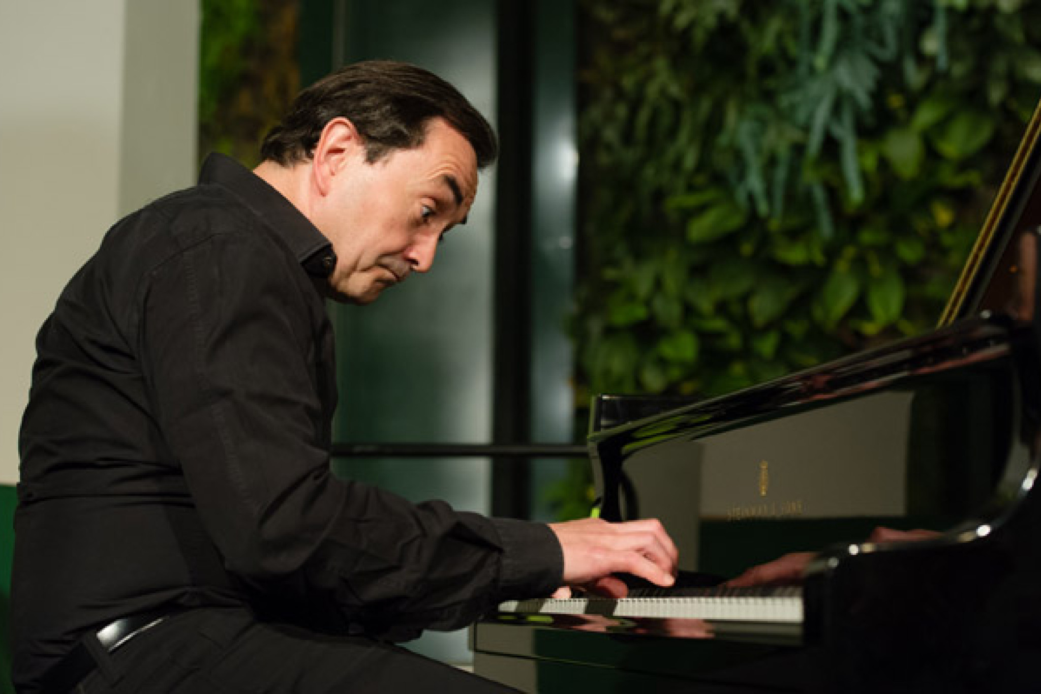 Pierre-Laurent Aimard bei Dussmann in Berlin