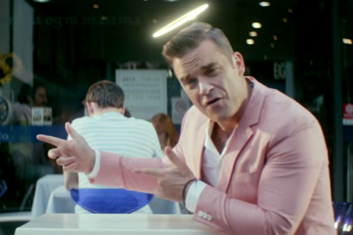 Robbie Williams Videostill "Candy"