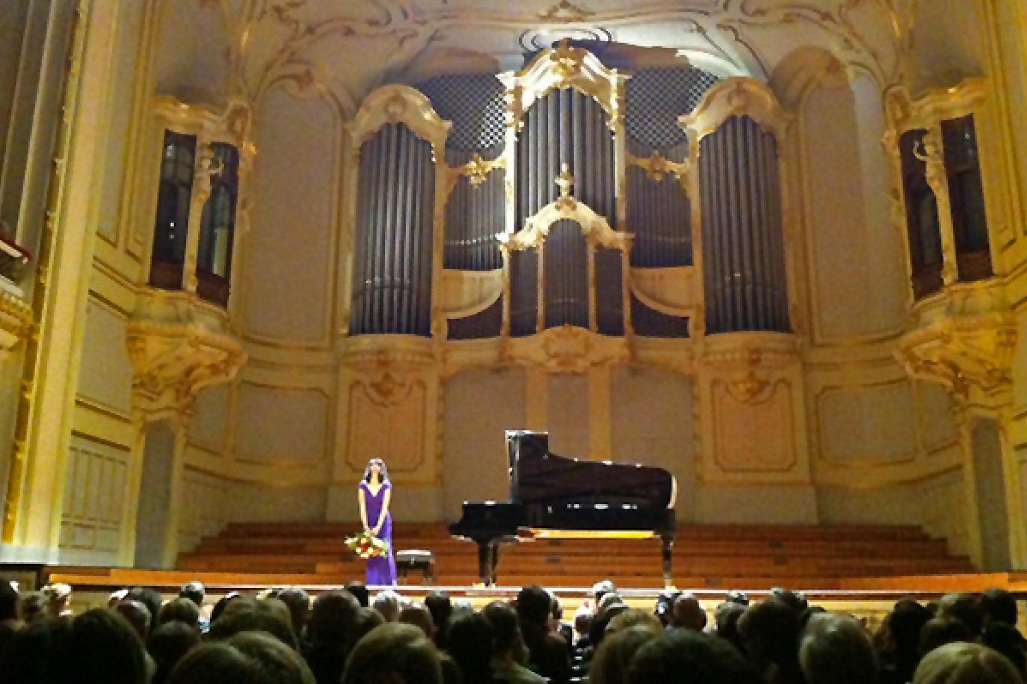 Alice Sara Ott am 10.12.2012 in der Hamburger Laeiszhalle
