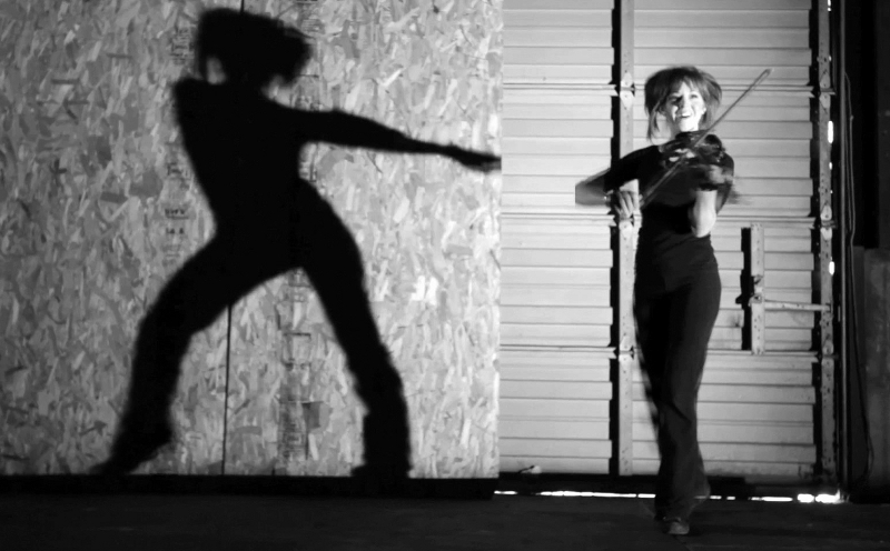 Violin dancing. Lindsey Shadows. Lindsey Stirling Shadows. Viola танец. Игра с тенью Lindsey Stirling.