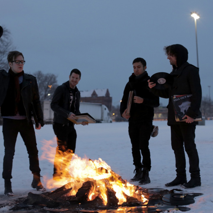 Fall Out Boy – SAVE ROCK AND ROLL 2013