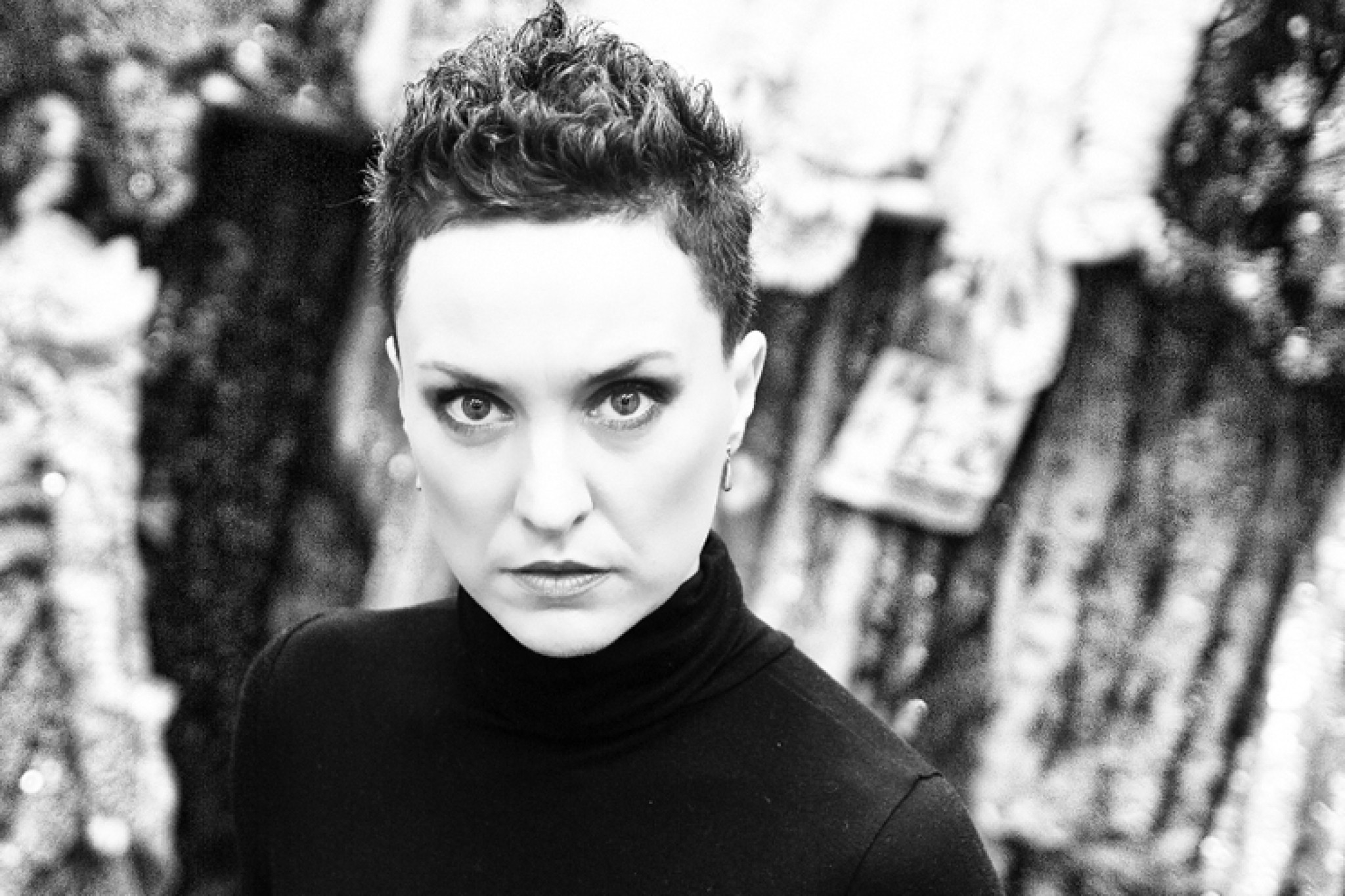 Beady Belle zeigen Zähne