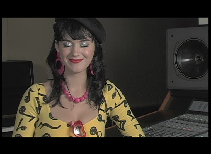 I Kissed A Girl (Behind The Scenes)