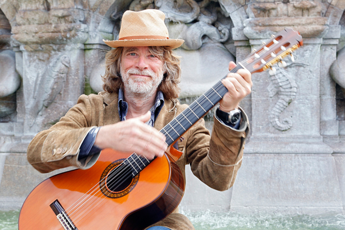 Helge Schneider | News | 12. Juli: Helge Schneider prsentiert das Video zu  "Sommer, Sonne, Kaktus!"