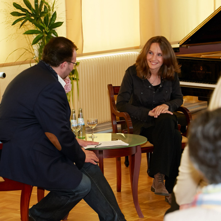 Hélène Grimaud präsentiert Ihr neues Brahms-Album in der Klavierfabrik von Steinway & Sons und in der Laeiszhalle.