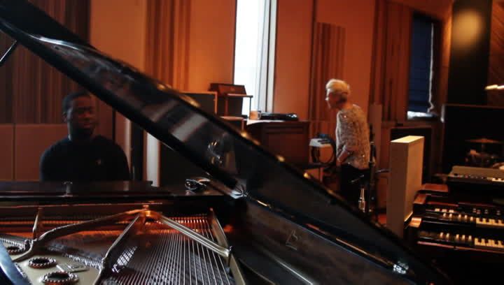 Robert Glasper Experiment feat. Emeli Sandé "Somebody Else"