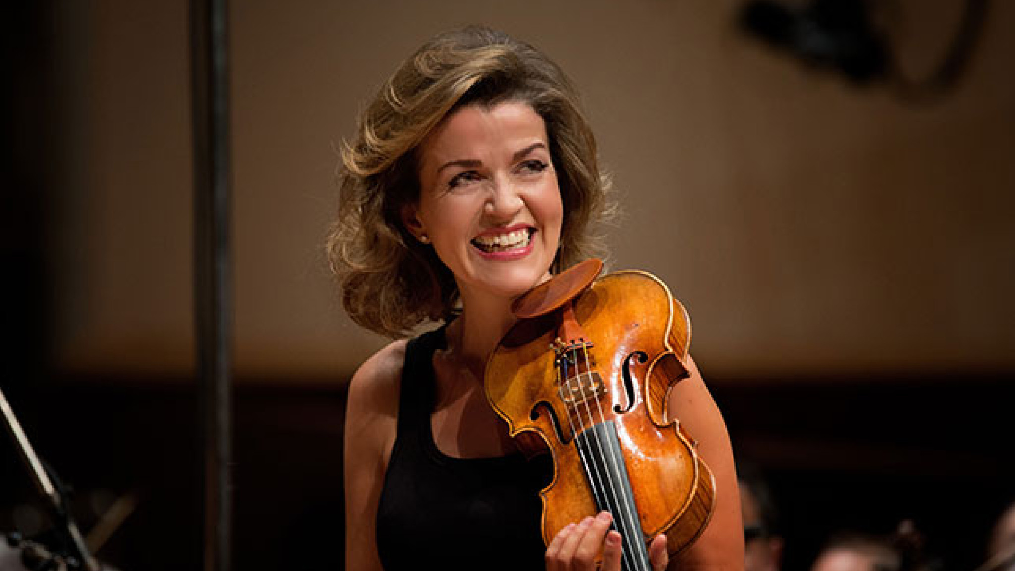 Zurück zu den Wurzeln: Anne-Sophie Mutter spielt Dvořáks Violinkonzert mit den Berliner Philharmonikern