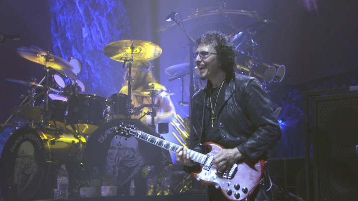 Live... Gathered In Their Masses - Paranoid (DVD Preview)