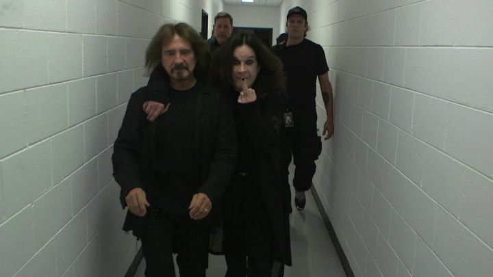 Live... Gathered In Their Masses - Show-Highlights (DVD Preview)