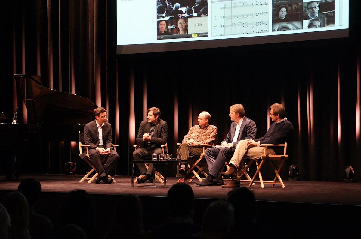 Die App "Beethoven 9" wird von den Experten präsentiert: Ruppert Wagg und Stephan Steigleder (Deutsche Grammophon), Max Whitby (Touch Press), Albrecht Mayer und Simon Halsey.