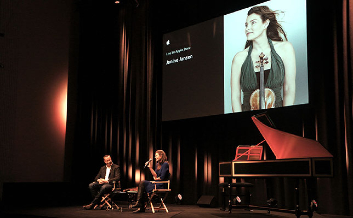 Janine Jansen im Gespräch mit Andreas Kluge (Deutsche Grammophon) im apple flagship store am Kurfürstendamm