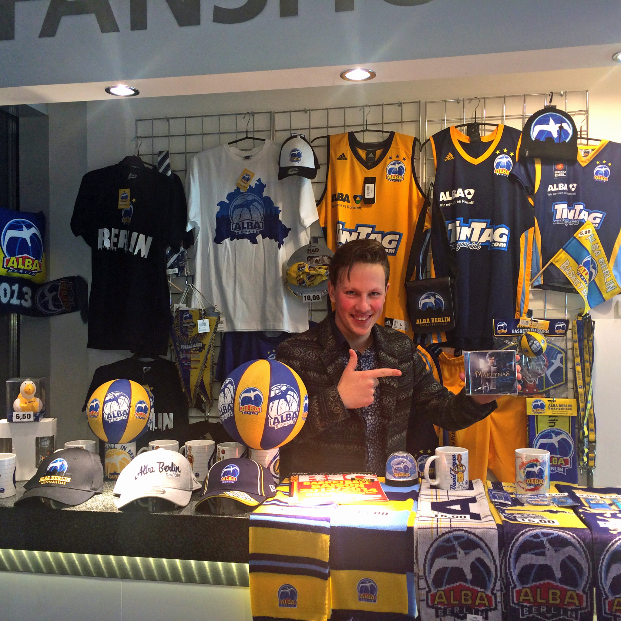 Martynas im Fan-Shop der O2-Arena