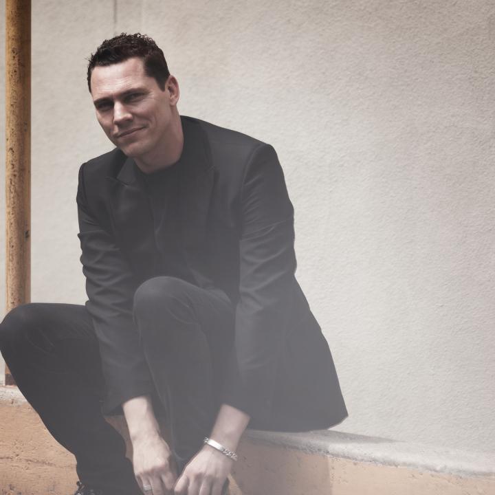 Tiesto – red lights – 2014