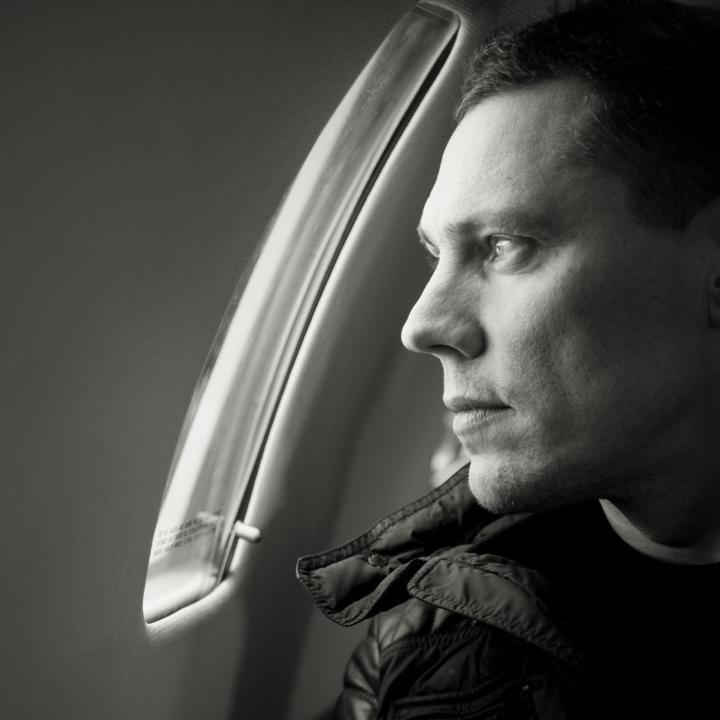 tiesto – red lights – 2014