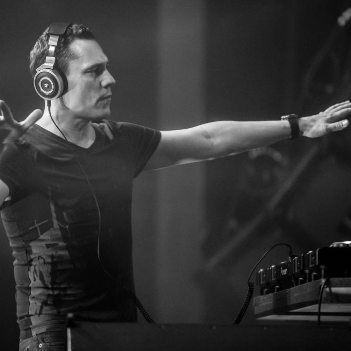 tiesto – red lights – 2014