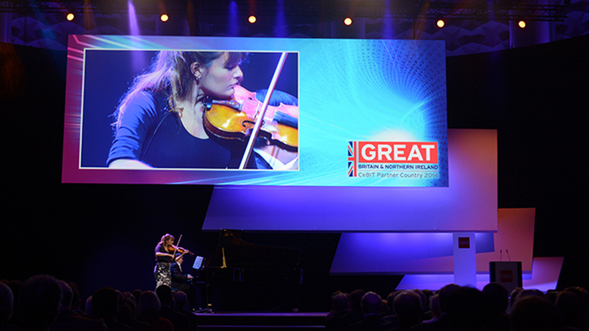 Nicola Benedetti bei der Eröffnungszeremonie der CEBIT 2014