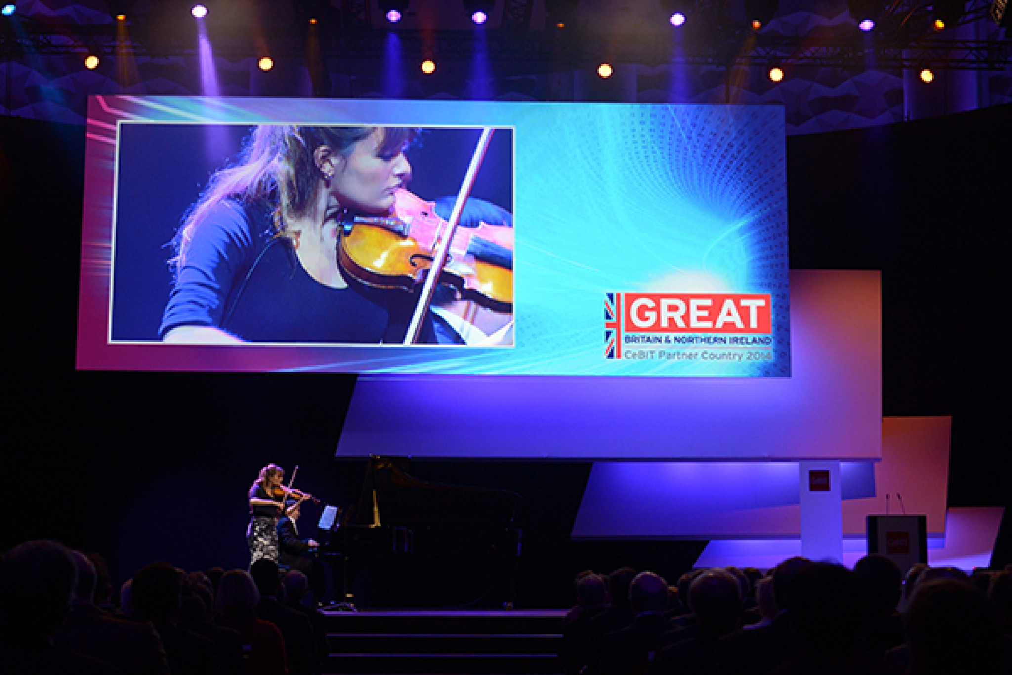 Nicola Benedetti bei der Eröffnungszeremonie der CEBIT 2014