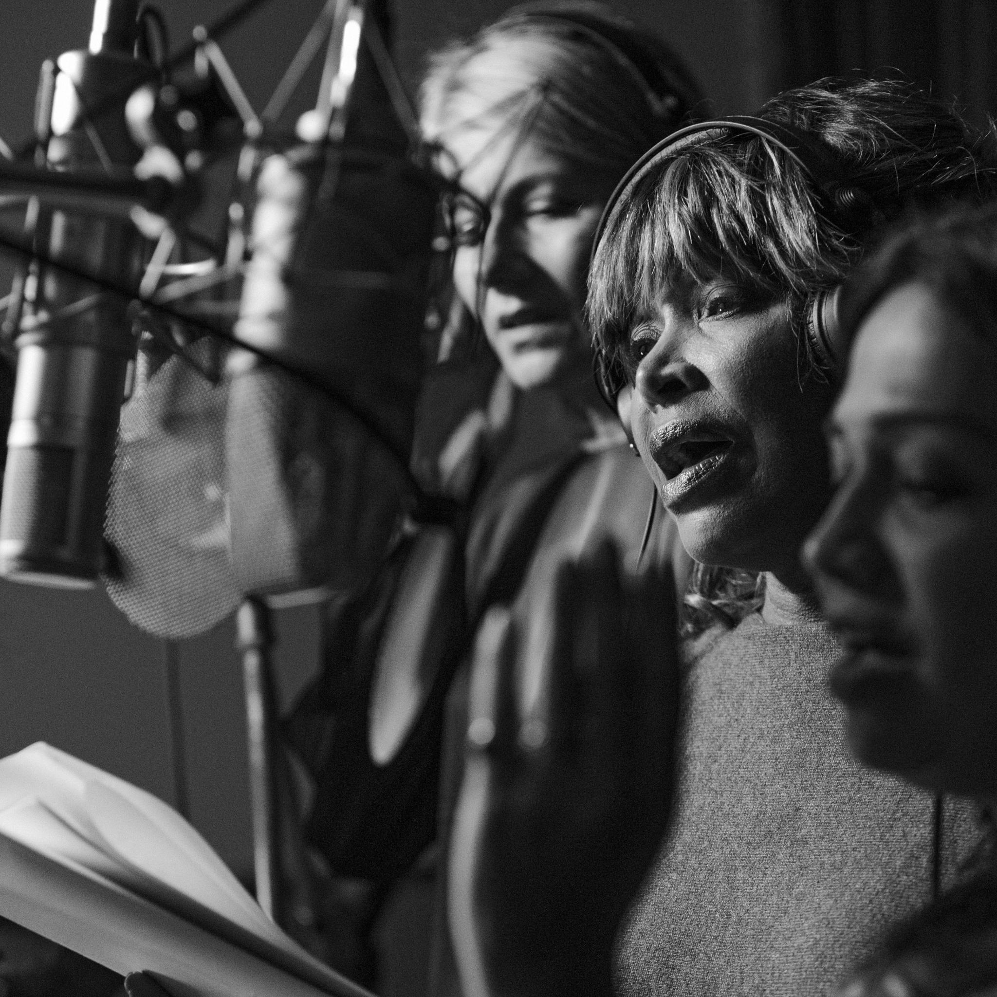 Regula Curti, Tina Turner, Sawani Shende-Sathaye