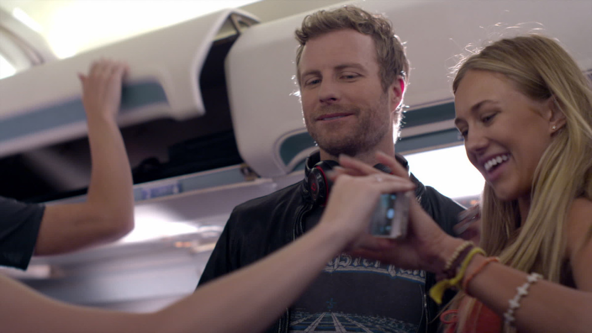 Dierks Bentley - Drunk On A Plane