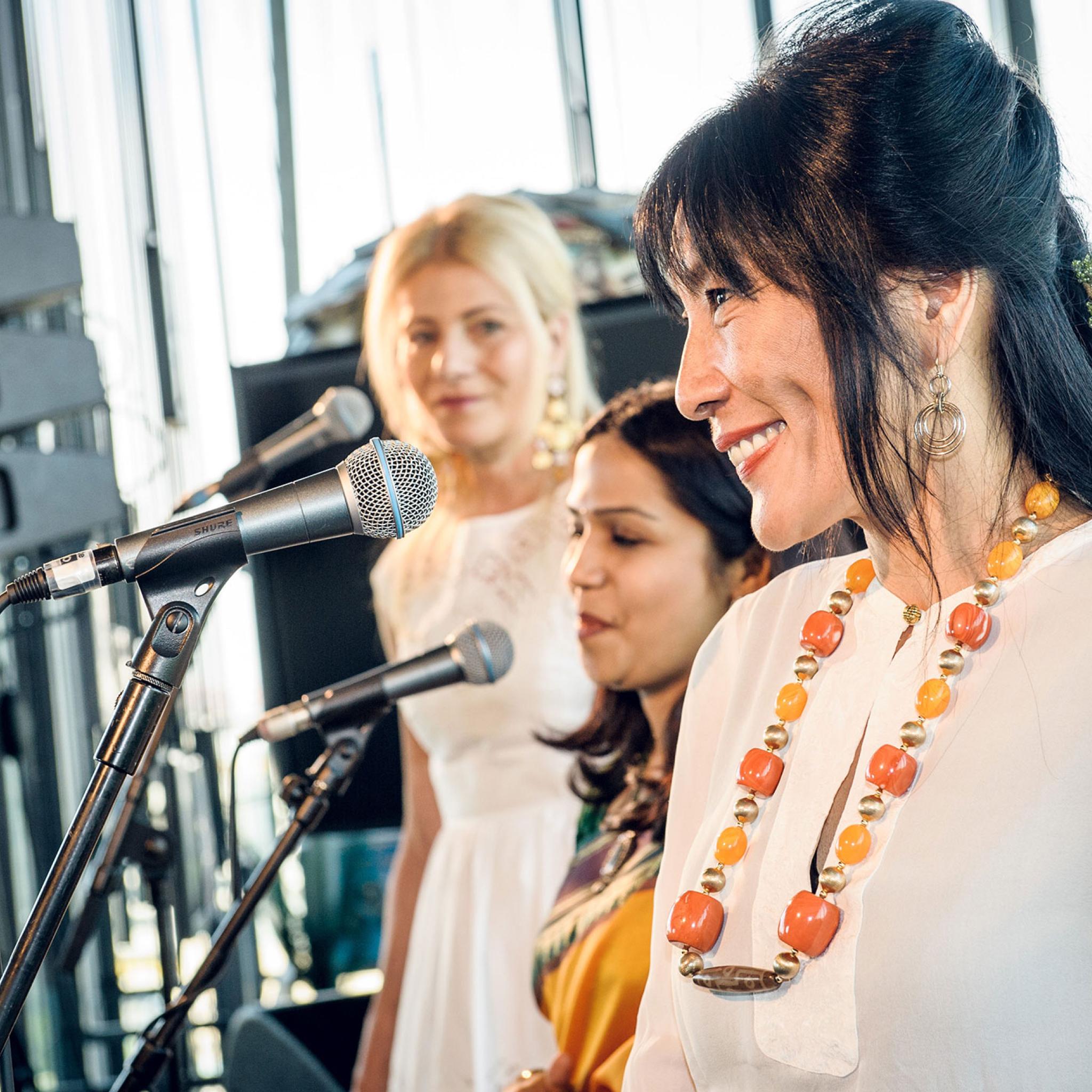 Regula Curti, Sawani Shende-Sathaye und Dechen Shak-Dagsay, Showcase in der Monkey Bar Berlin, 21.05.2014
