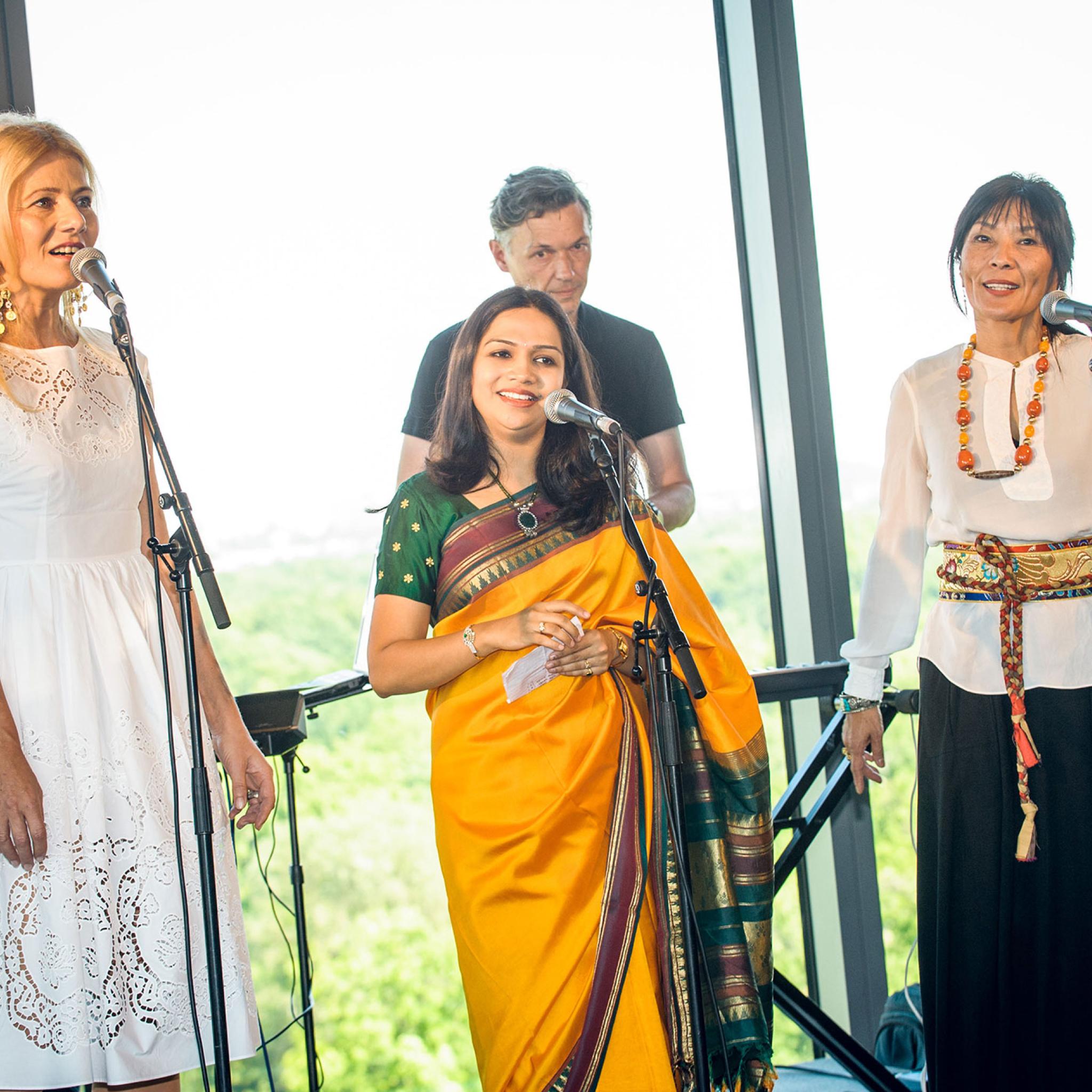 Regula Curti, Sawani Shende-Sathaye und Dechen Shak-Dagsay, Showcase in der Monkey Bar Berlin, 21.05.2014