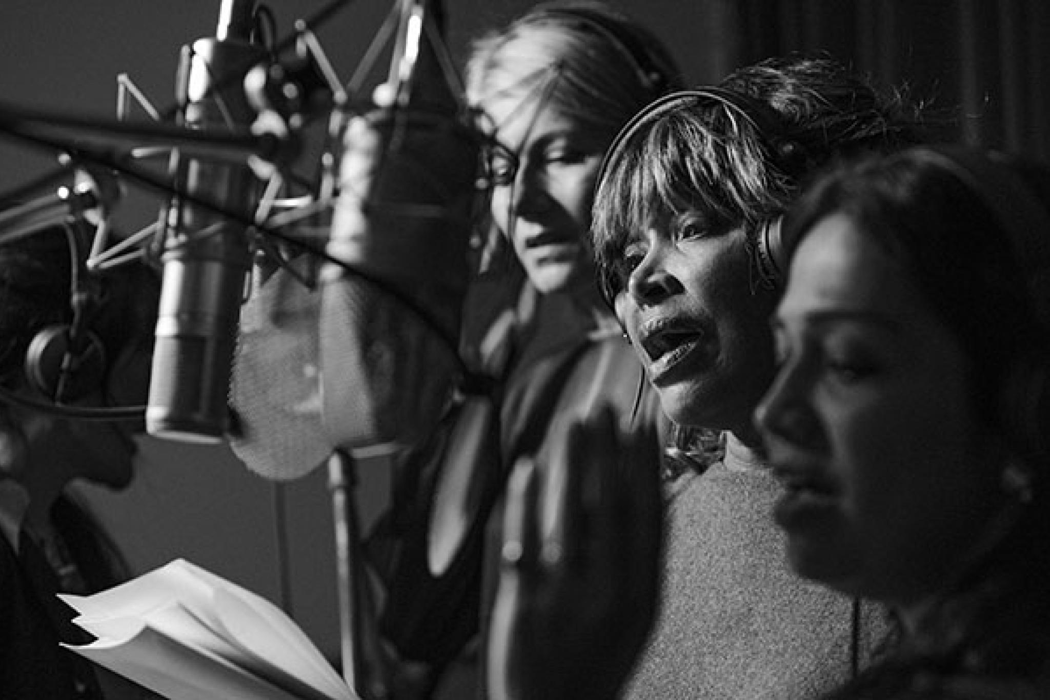 Regula Curti, Tina Turner, Sawani Shende-Sathaye