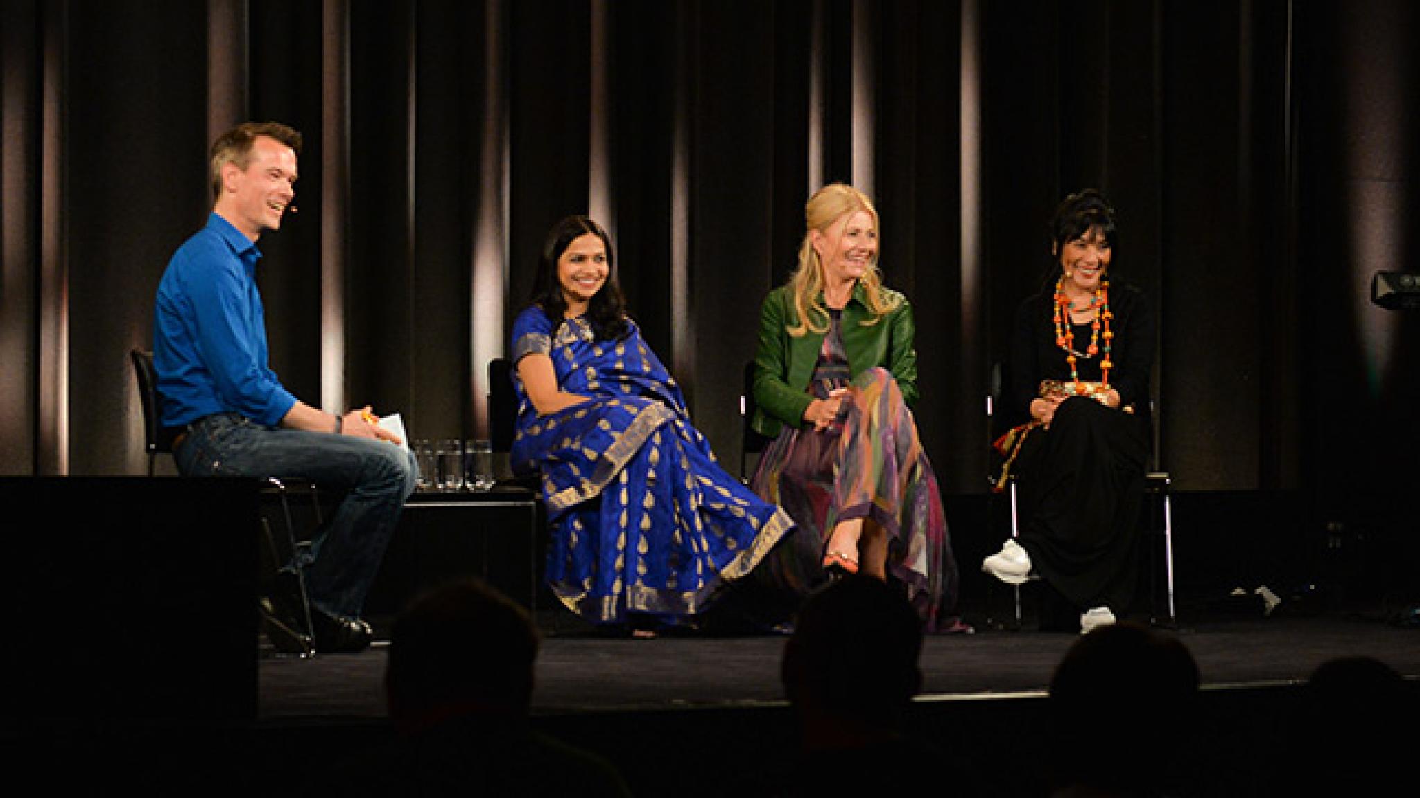 Peter Twiehaus (ZDF), Sawani Shende-Sathaye, Regula Curti und Dechen Shak-Dagsay im Apple Store, Kurfürstendamm