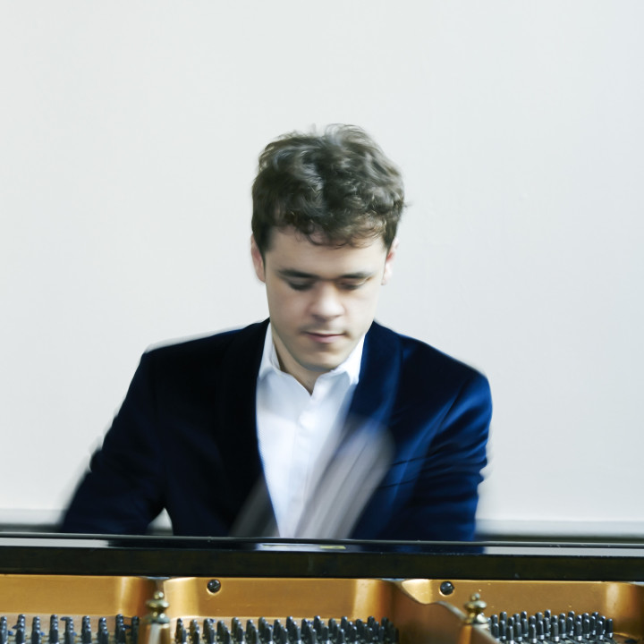 Benjamin Grosvenor – Dances