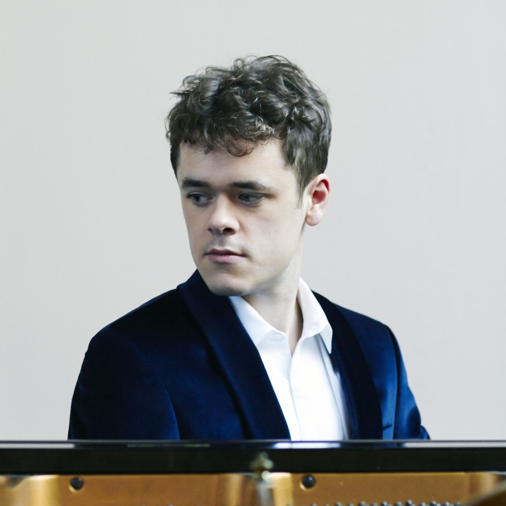 Benjamin Grosvenor – Dances