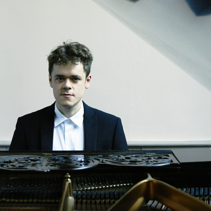 Benjamin Grosvenor – Dances