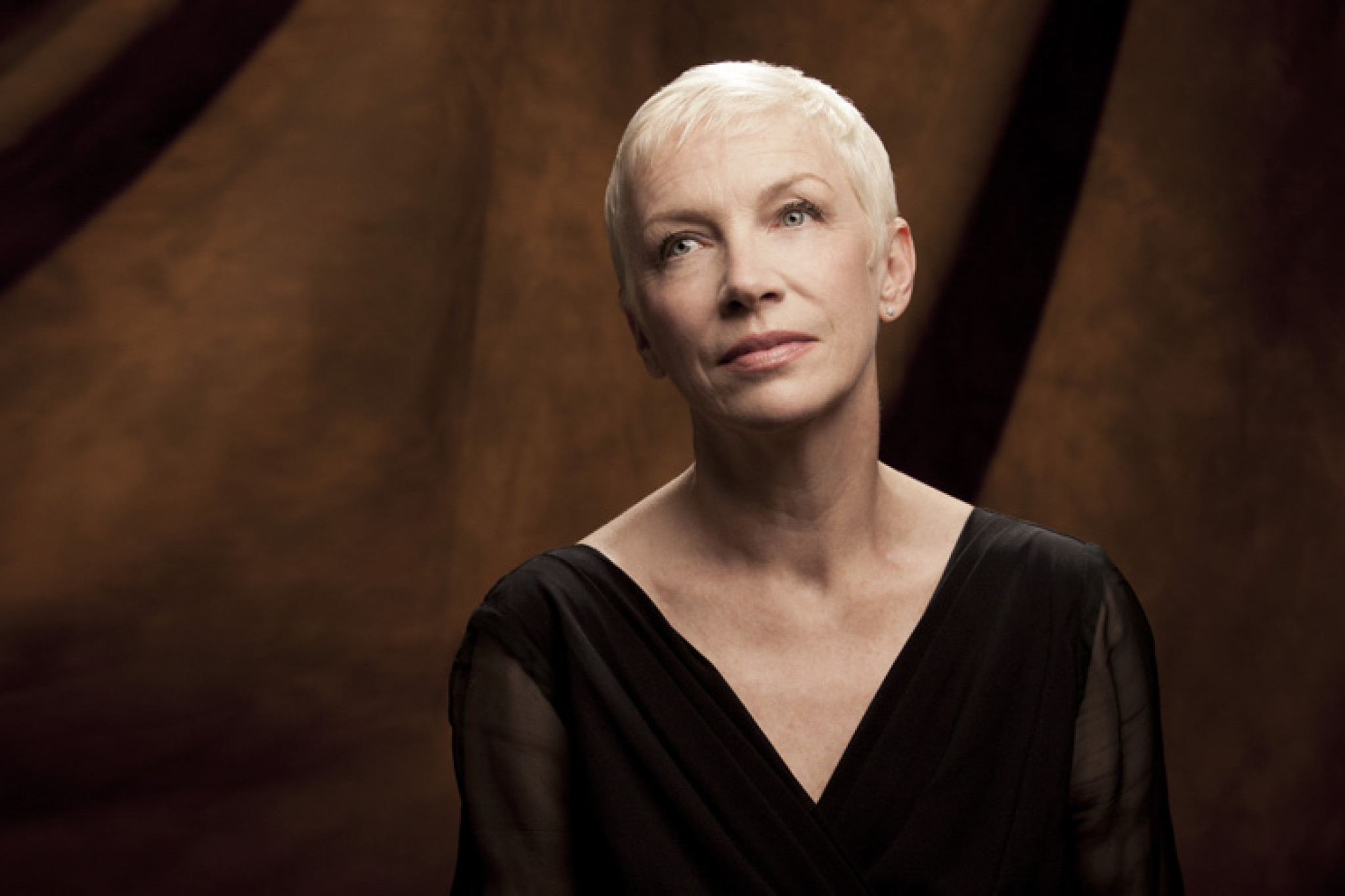 In einem Interview-Video spricht Annie Lennox über ihr kommendes Album.