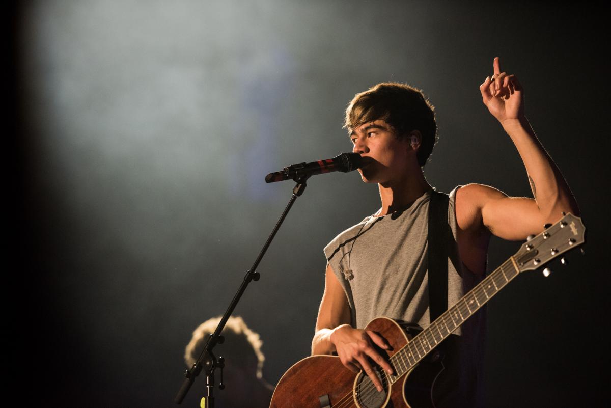 5 Seconds Of Summer - Live at L.A. Forum 2014
