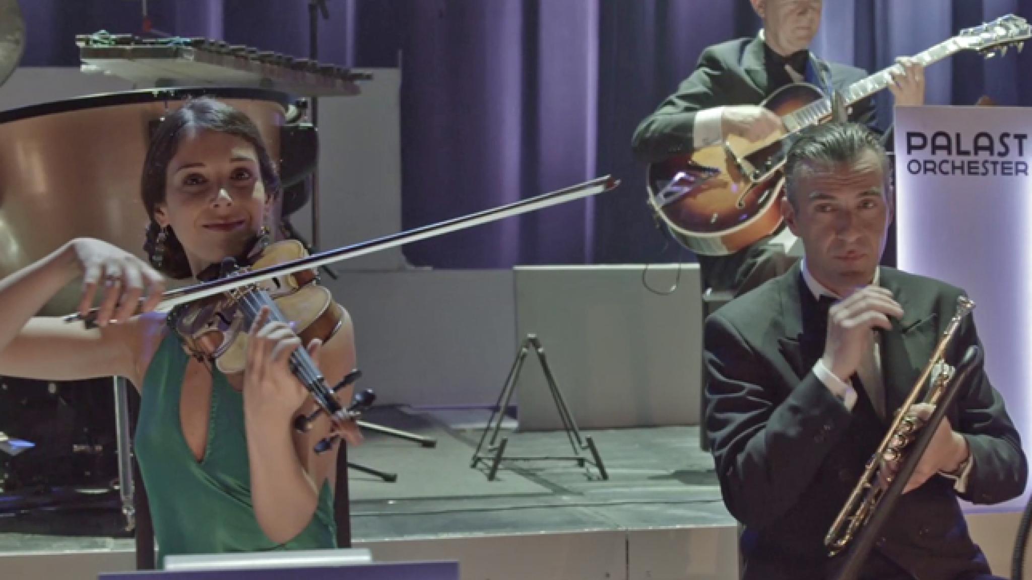Aus dem Video "Smoke Gets In Your Eyes" von Max Raabe & Palast Orchester