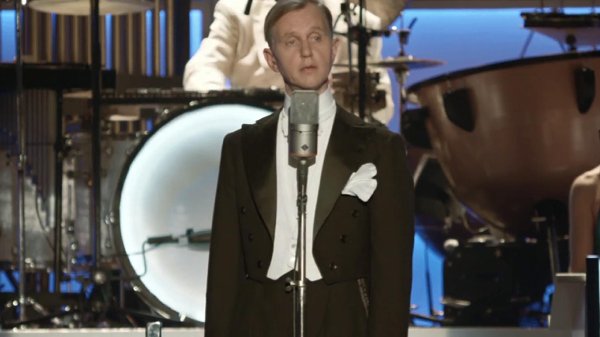 Max Raabe singt "Küssen kann man nicht alleine" im Berliner Admiralspalast