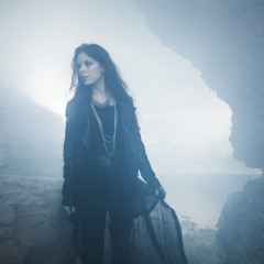 Beyond_the_Black_Presse_3