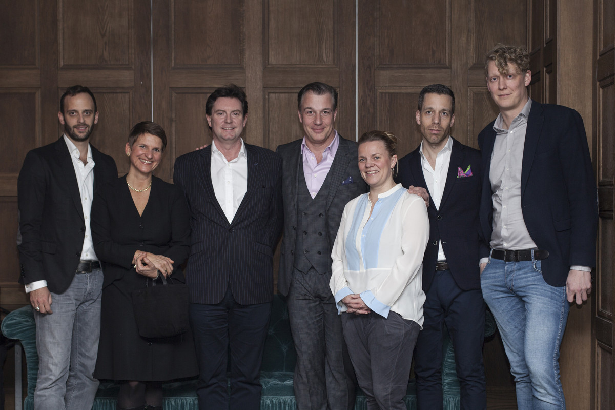 Trafen sich im Rahmen des Showcases: (v.l.) Pino Brönner (Management), Nikki Kawamura (Universal Music), Mark Wilkinson (Universal Music), Marc Marshall, Kleopatra Tümmler (Management), Björn Appel (MW Promotion) und Christian Badzura (Universal Music)