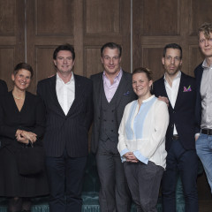 Trafen sich im Rahmen des Showcases: (v.l.) Pino Brönner (Management), Nikki Kawamura (Universal Music), Mark Wilkinson (Universal Music), Marc Marshall, Kleopatra Tümmler (Management), Björn Appel (MW Promotion) und Christian Badzura (Universal Music)