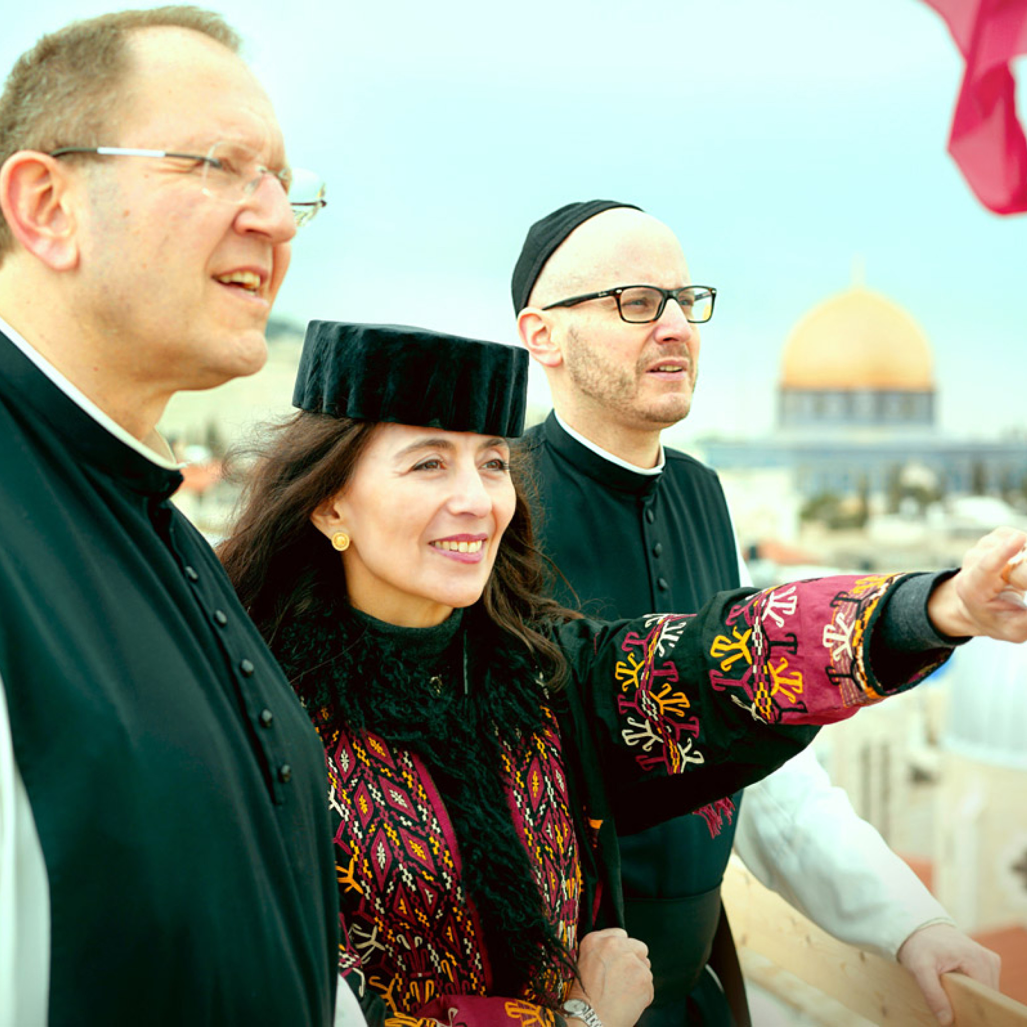 Von links: P. Karl Wallner, Timna Brauer, P. Kilian Müller