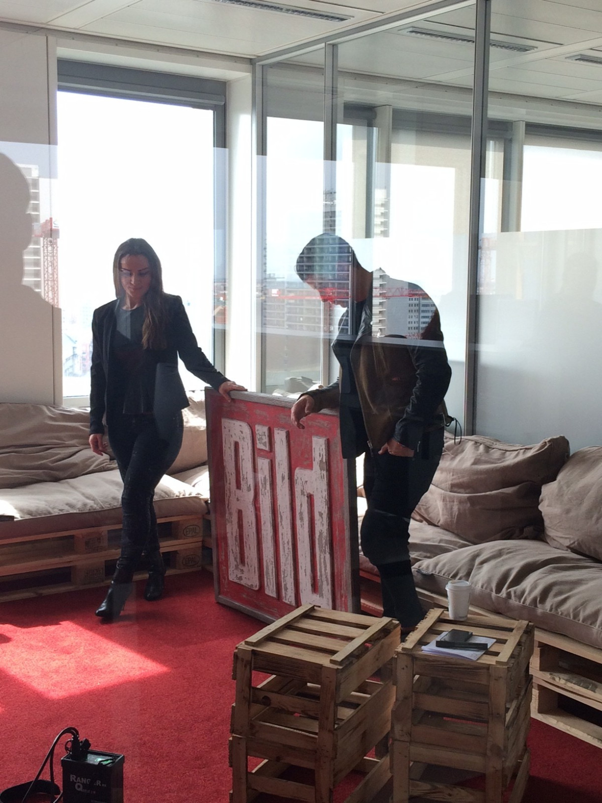 Nick Jonas BILD Besuch 20150407