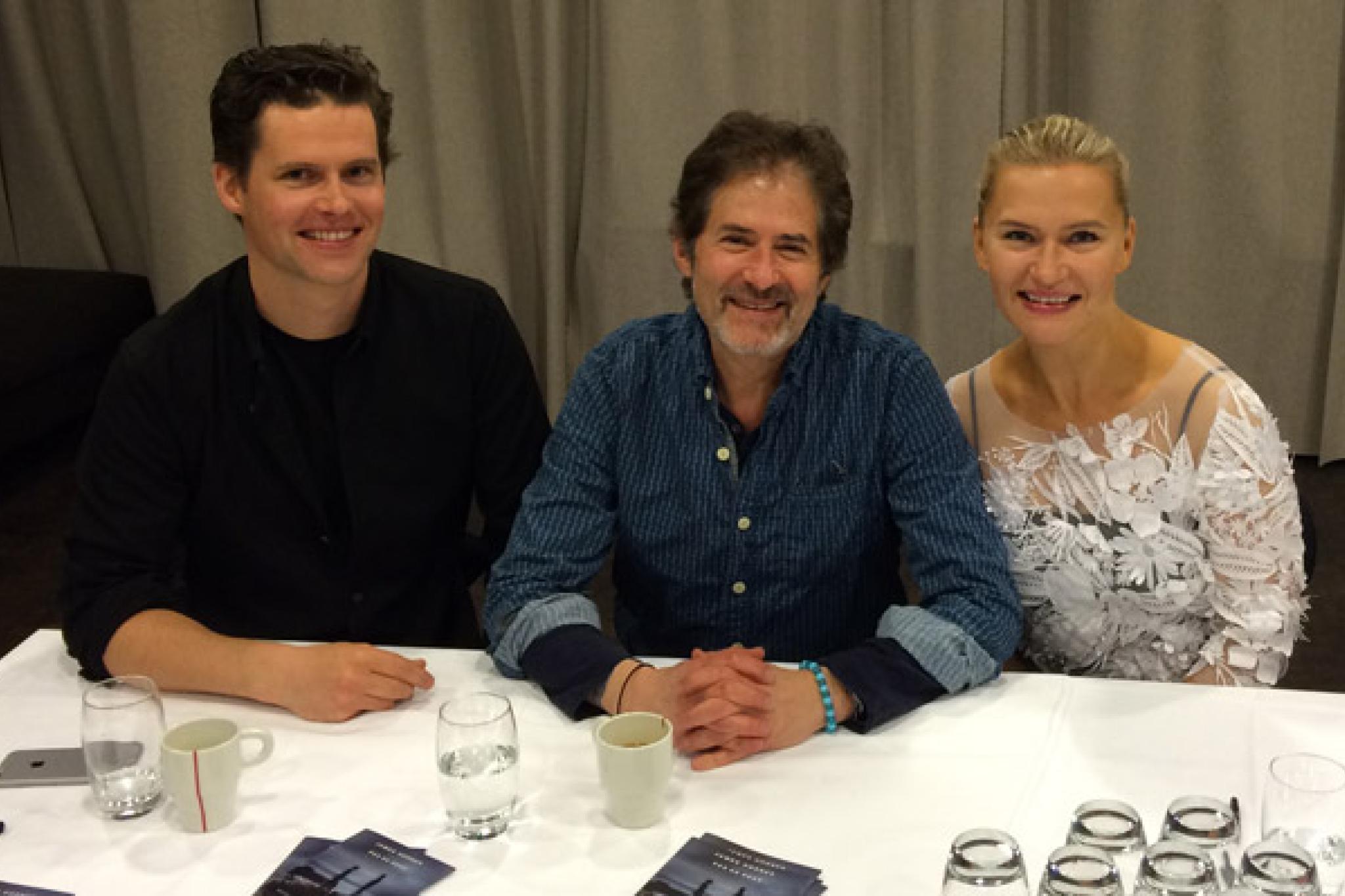 Von links: Hakon Samuelsen, James Horner, Mari Samuelsen