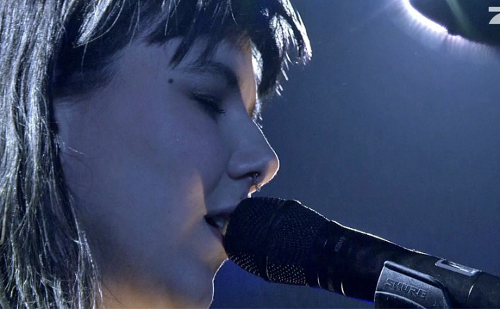 Crystals (Live bei Circus HalliGalli)