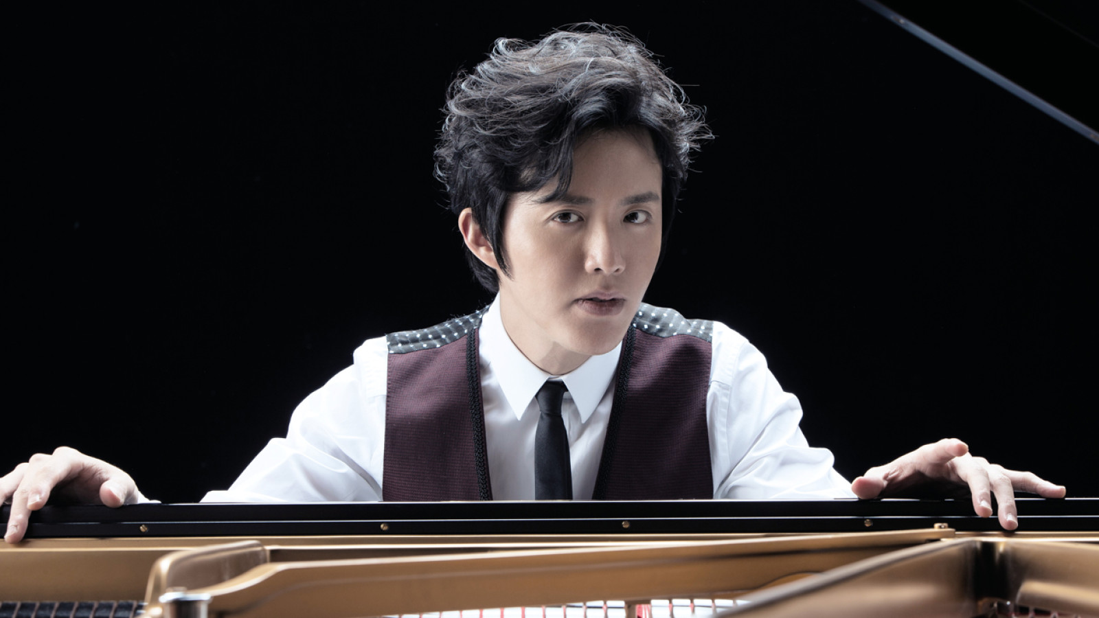 ミュージック The Young Romantic: A Portrait of Yundi The Young Romantic: A Portrait of Yundi - YouTube