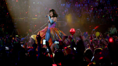 Katy Perry - Firework - (The Prismatic World Tour - Live)
