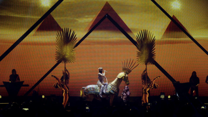 Katy Perry - Dark Horse - Live