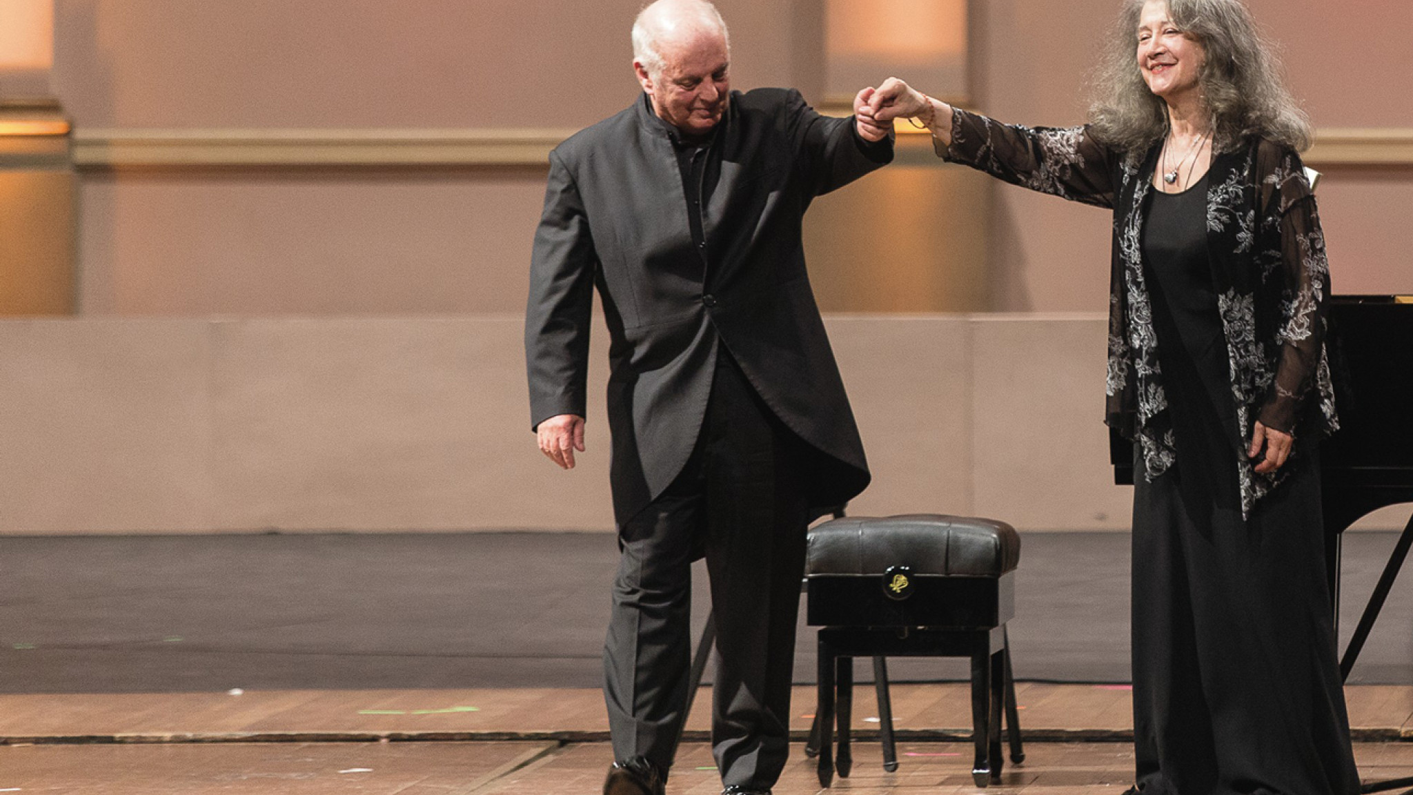 Grüße aus Buenos Aires: Martha Argerich und Daniel Barenboim spielen Schumann, Debussy und Bartók