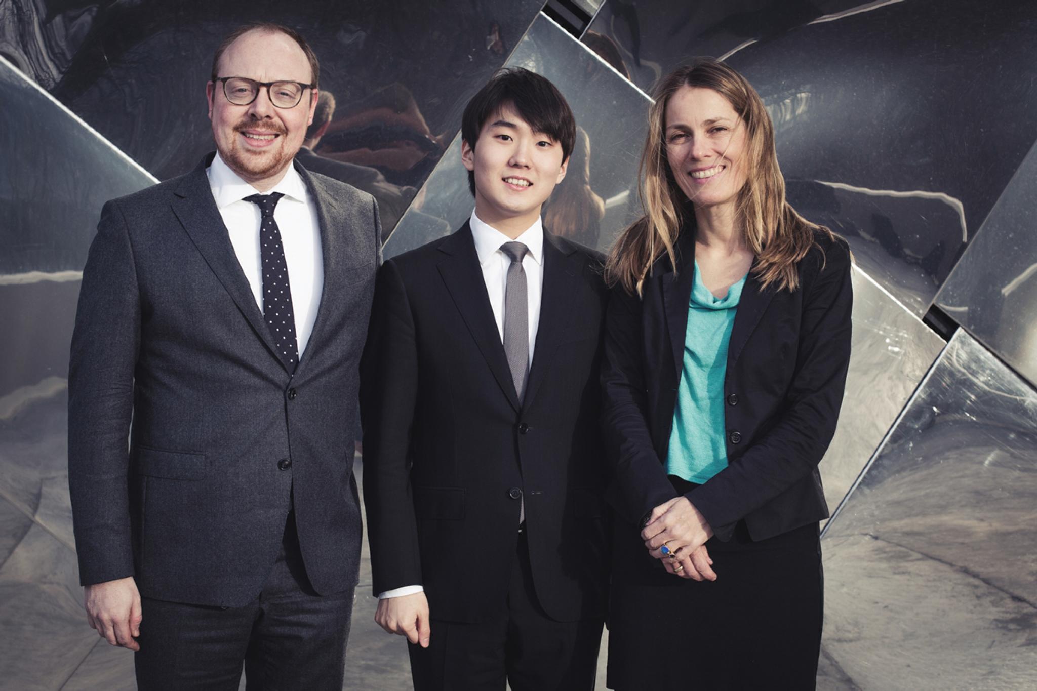 Dr. Clemens Trautmann (President DG), Seong Jin-Cho, Ute Fesquet (Vice President A&R DG)