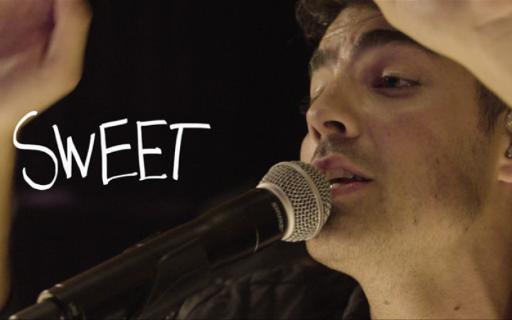Cake By The Ocean (Lyric Video)