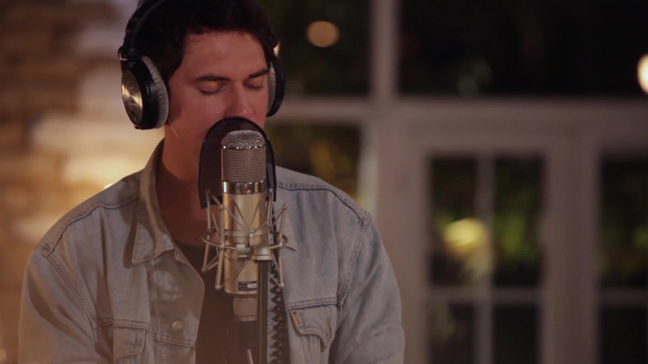 Hand in Hand (Live Session)